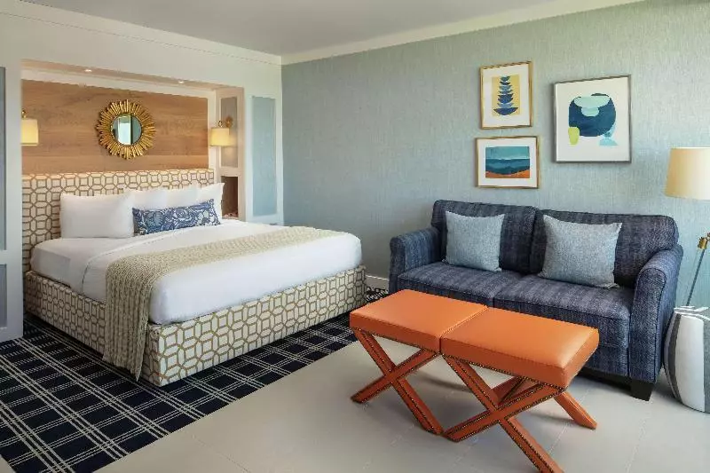 اتاق استاندارد با چشمانداز دریا, Del Coronado, Curio Collection By Hilton
