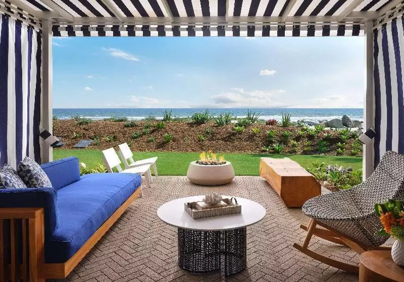 اتاق استاندارد با تخت بزرگ برای معلولان, Del Coronado, Curio Collection By Hilton