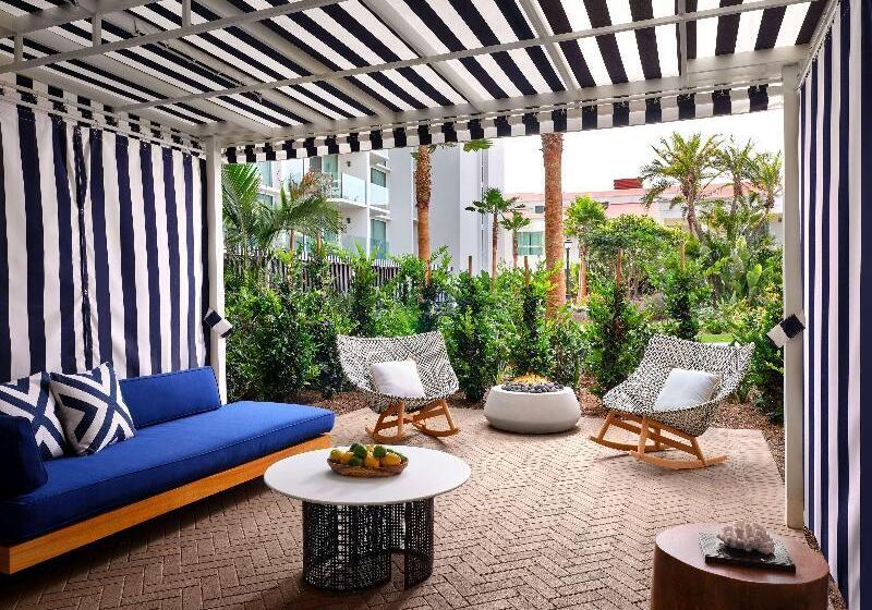 장애인을 위한 킹사이즈 침대 스탠다드 룸, Del Coronado, Curio Collection By Hilton