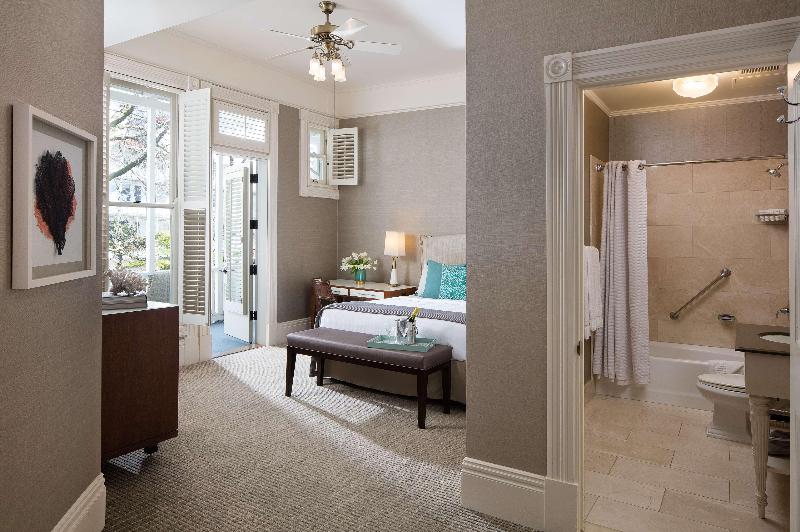 Стандартный Номер Кровать Кинг, Del Coronado, Curio Collection By Hilton