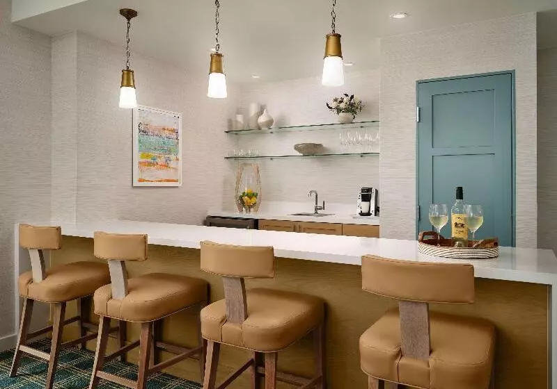 سوئیت با تخت بزرگ, Del Coronado, Curio Collection By Hilton