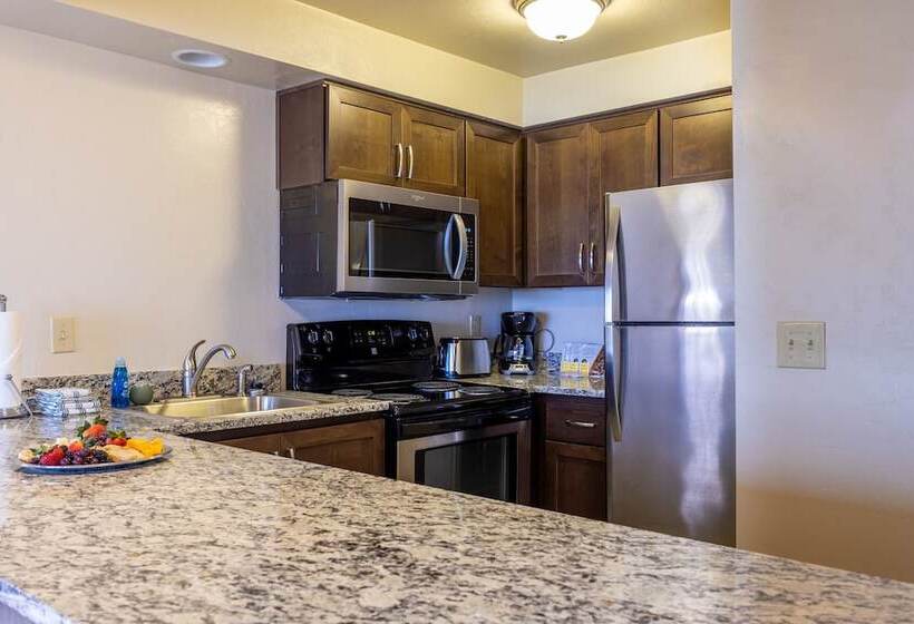 חדר דחוקס עם מיטת קינג, Driftwood Shores Resort