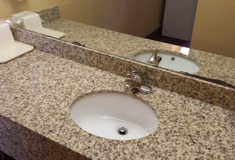 חדר סטנדרט שתי מיטות זוגיות, Econo Lodge Near Bluefield College