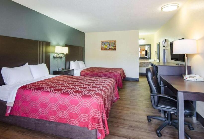 Номер Стандарт 2 Двуспальные Кровати, Econo Lodge Near Motor Speedway
