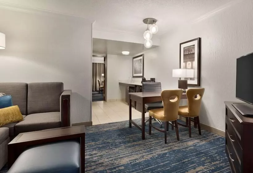 身障者適用スイートルーム, Embassy Suites By Hilton Columbus