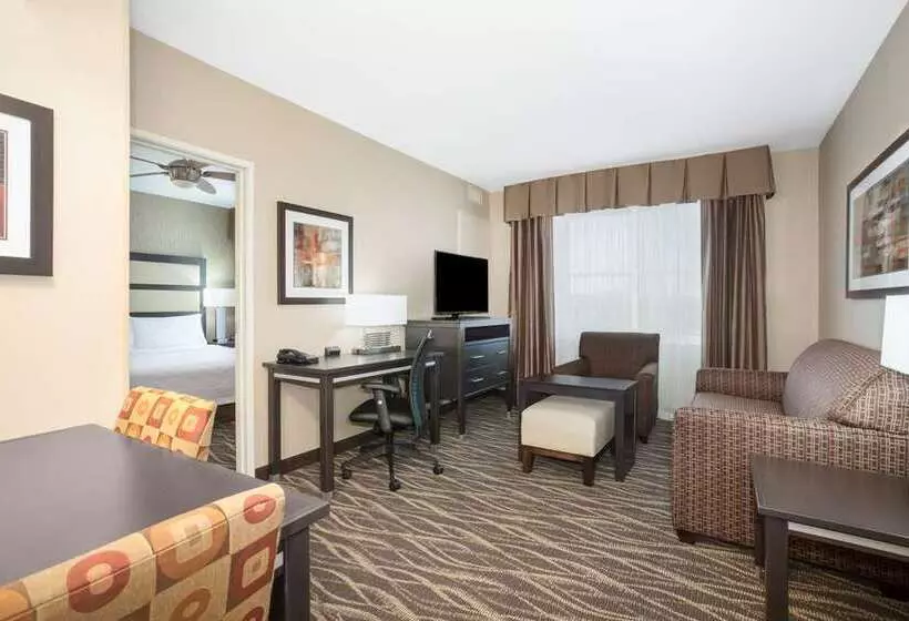 キングサイズベッドのスタンダードルーム, Embassy Suites By Hilton Columbus