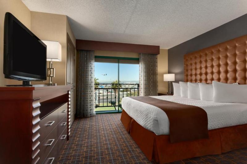 스위트 킹사이즈 침대, Embassy Suites By Hilton Los Angeles Lax South/el Segundo