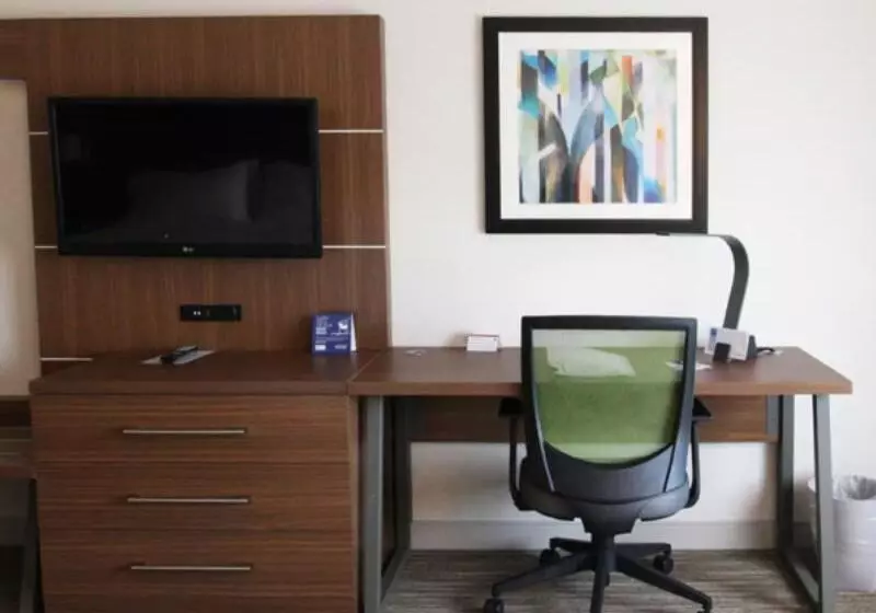 身障者適用キングサイズベッドルーム, Holiday Inn Express Branford New Haven, An Ihg