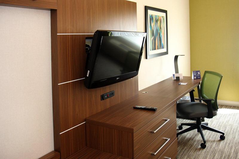 이그제큐티브 룸 킹사이즈 침대, Holiday Inn Express Branford New Haven, An Ihg