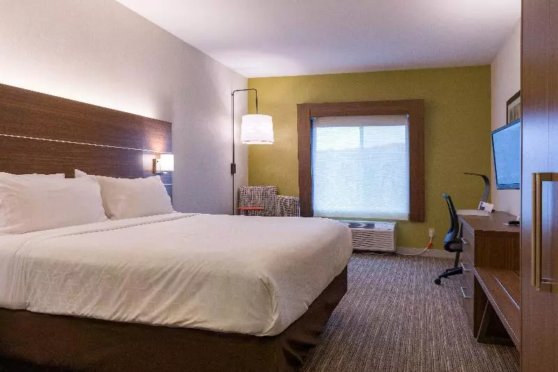 キングサイズベッドのエクゼクティブルーム, Holiday Inn Express Branford New Haven, An Ihg