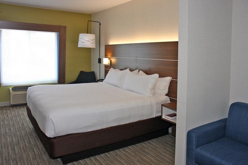 이그제큐티브 룸 킹사이즈 침대, Holiday Inn Express Branford New Haven, An Ihg