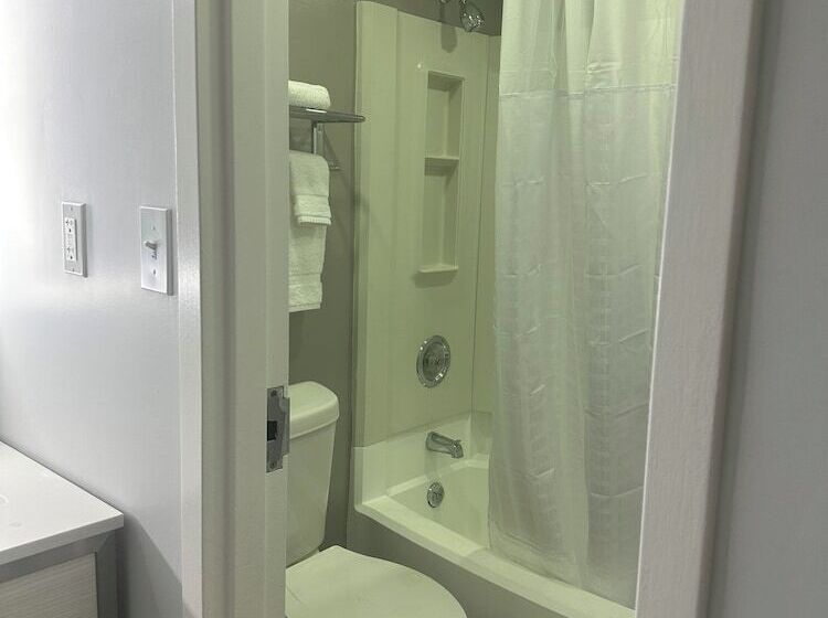２ダブルベッドのスタンダードルーム, Days Inn By Wyndham Baltimore Northwest