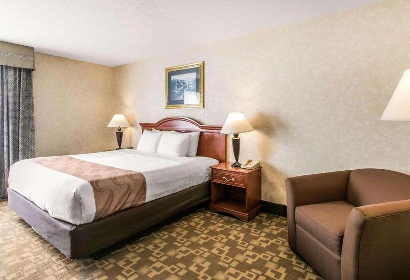 장애인을 위한 킹사이즈 침대 스탠다드 룸, Quality Inn Edisonnew Brunswick