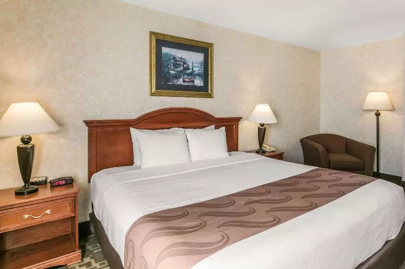 身障者適用キングサイズベッドルーム, Quality Inn Edisonnew Brunswick