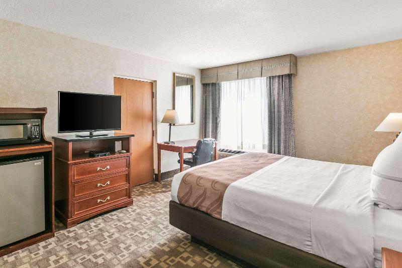 Quarto Estandar Cama King para Deficientes Físicos, Quality Inn Edisonnew Brunswick