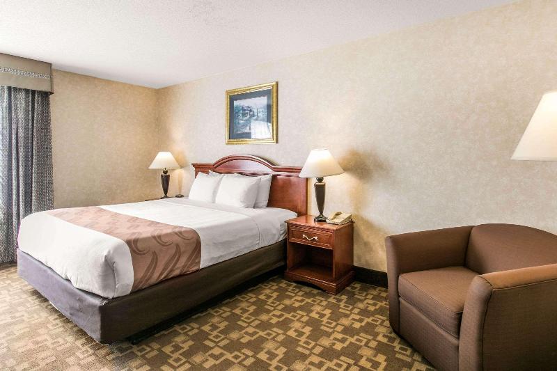 장애인을 위한 킹사이즈 침대 스탠다드 룸, Quality Inn Edisonnew Brunswick