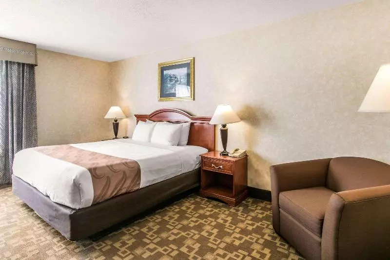 身障者適用キングサイズベッドルーム, Quality Inn Edisonnew Brunswick