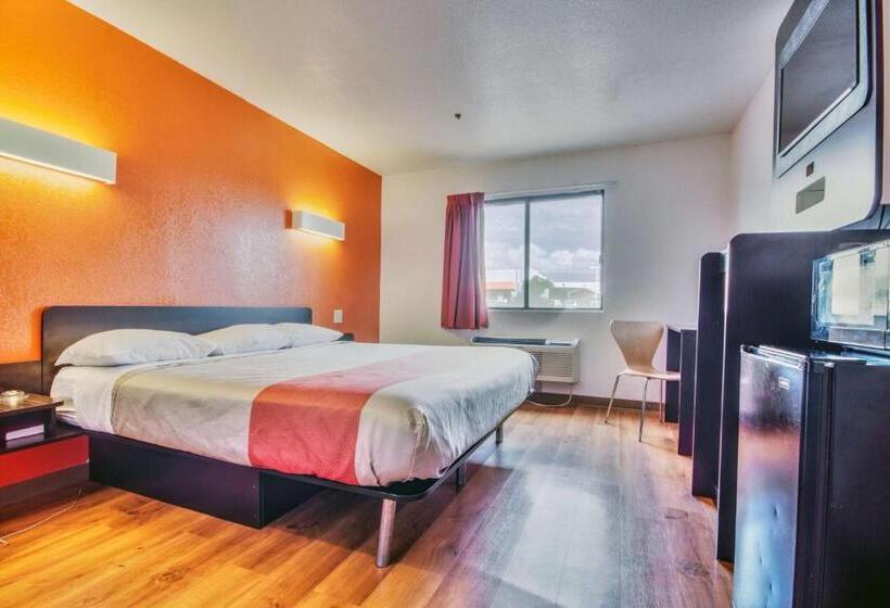 اتاق استاندارد با تخت بزرگ, Motel 6 Dallas Fair Park