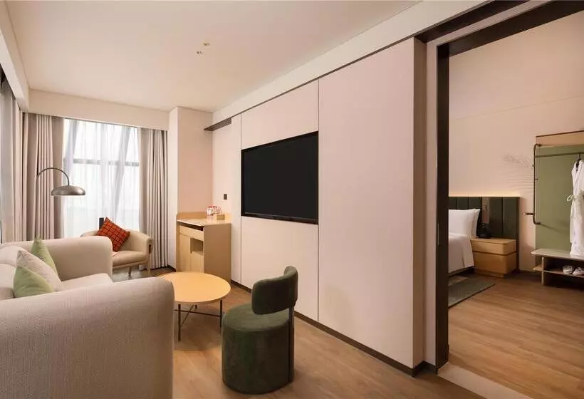 سوئیت با تخت بزرگ, Redmont Hotel Birmingham, Curio Collection By Hilton