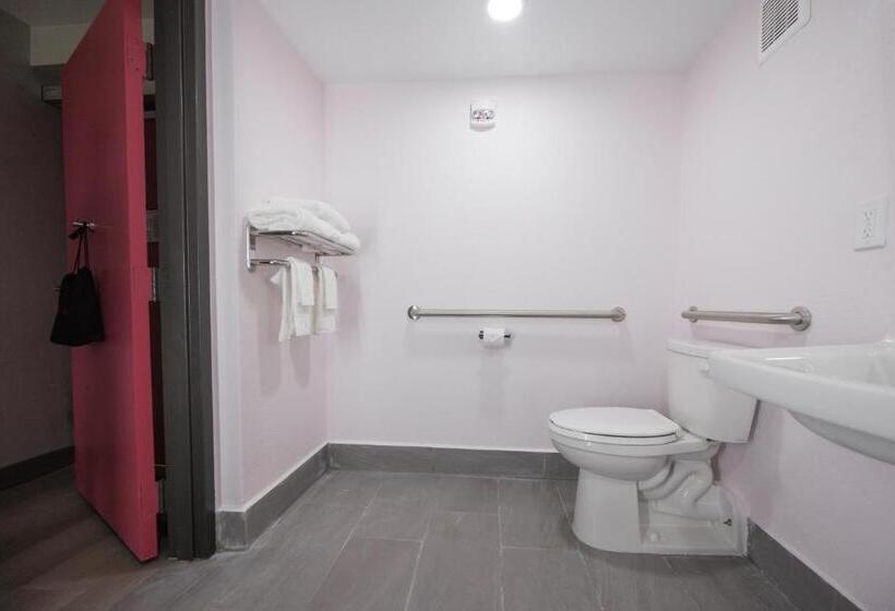 Номер Стандарт Кровать Кинг Адаптированный для Инвалидов, B&b Hotel Miami Airport