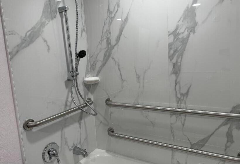 Номер Стандарт Кровать Кинг Адаптированный для Инвалидов, B&b Hotel Miami Airport