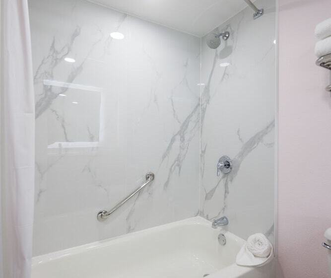 Номер Стандарт 2 Двуспальные Кровати, B&b Hotel Miami Airport