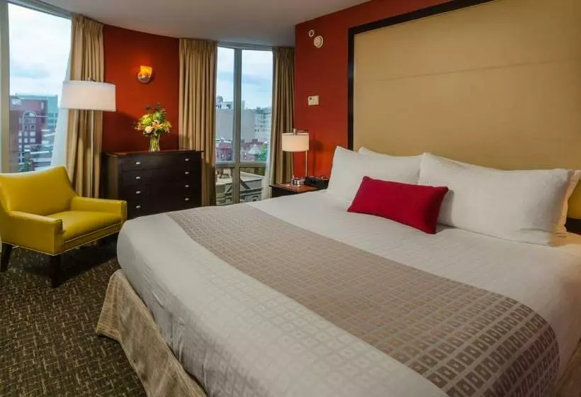 スイート, Beacon Hotel & Corporate Quarters