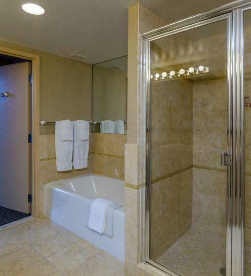 스위트, Beacon Hotel & Corporate Quarters