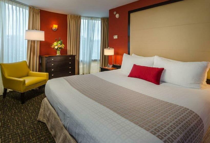 스위트, Beacon Hotel & Corporate Quarters