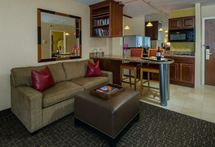 스위트, Beacon Hotel & Corporate Quarters