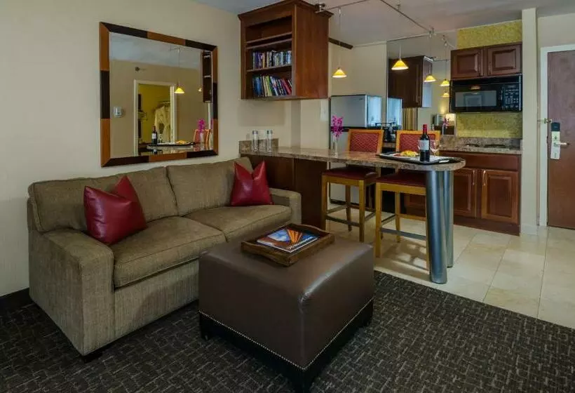 スイート, Beacon Hotel & Corporate Quarters