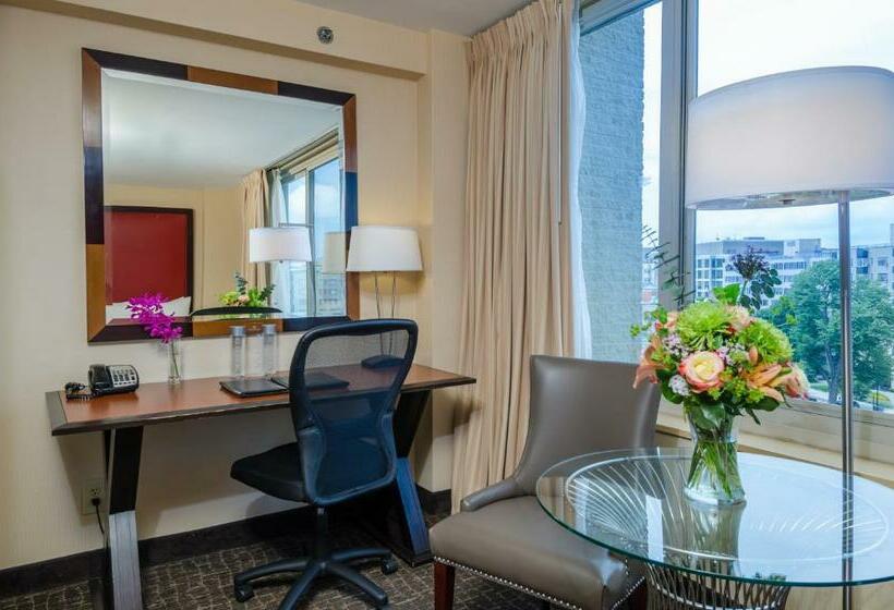 سوییت, Beacon Hotel & Corporate Quarters