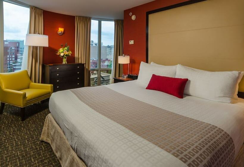 스위트, Beacon Hotel & Corporate Quarters