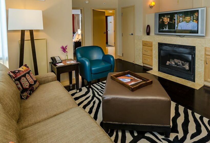 스위트, Beacon Hotel & Corporate Quarters