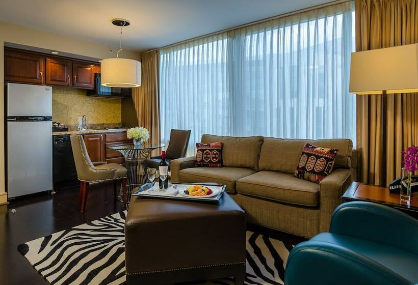 스위트, Beacon Hotel & Corporate Quarters