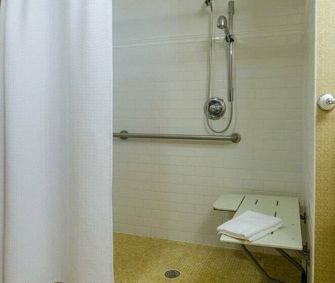 장애인용 디럭스룸, Beacon Hotel & Corporate Quarters