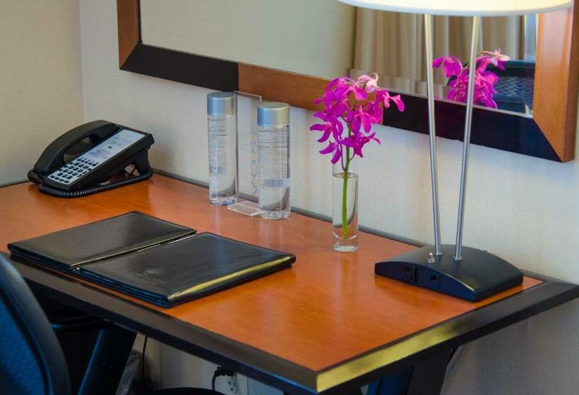 장애인용 주니어 스위트, Beacon Hotel & Corporate Quarters