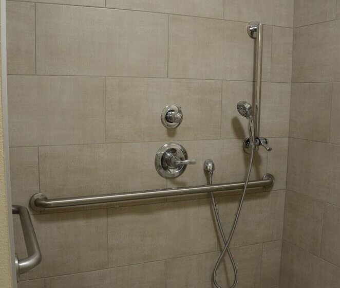 اتاق استاندارد برای معلولان, Baymont By Wyndham Nashville Airport