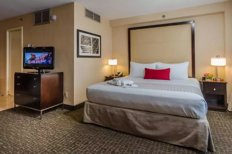 キングサイズベッドのスイートルーム, Beacon Hotel & Corporate Quarters