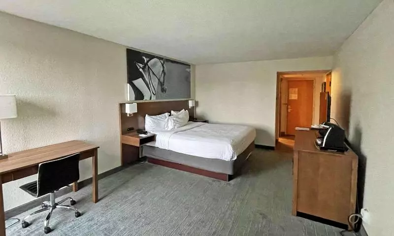 キングサイズベッドのスタンダードルーム, Clarion Pointe Hopkinsville near The Bruce Convention Center