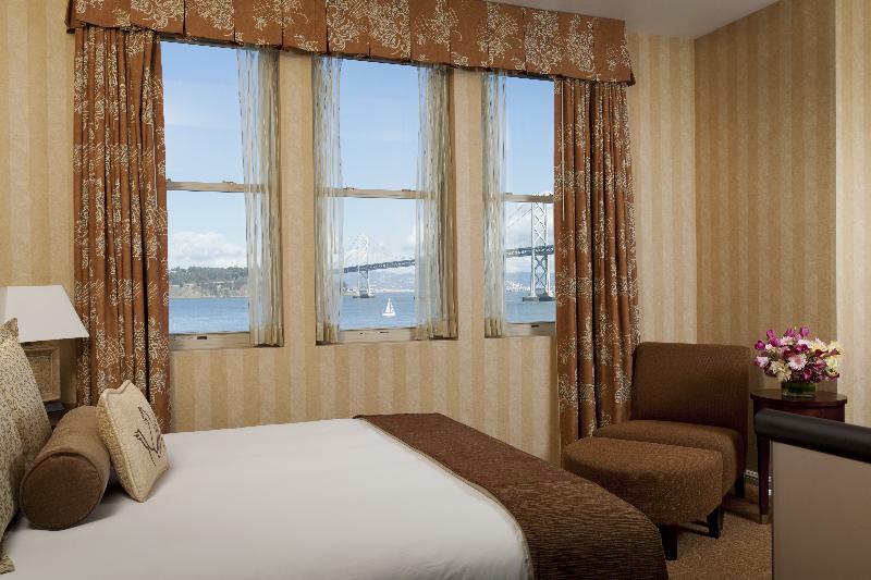 Deluxe Room King Bed City View, Griffon