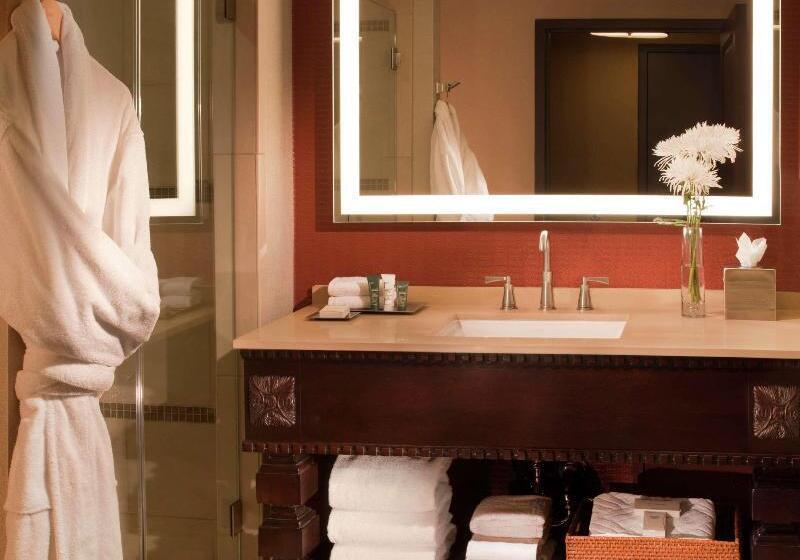 Номер Deluxe, Hilton Santa Fe Historic Plaza