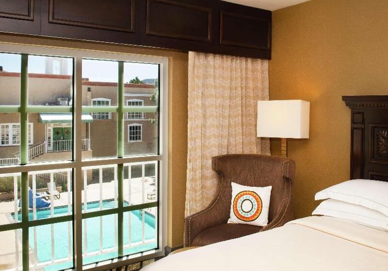 Номер Deluxe Вид на Бассейн, Hilton Santa Fe Historic Plaza