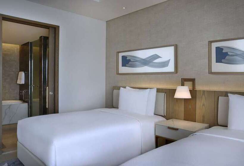 Номер Deluxe Вид на Бассейн, Hilton Santa Fe Historic Plaza