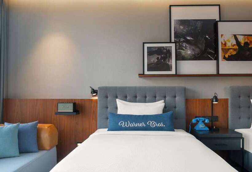 Номер Deluxe Вид на Бассейн, Hilton Santa Fe Historic Plaza