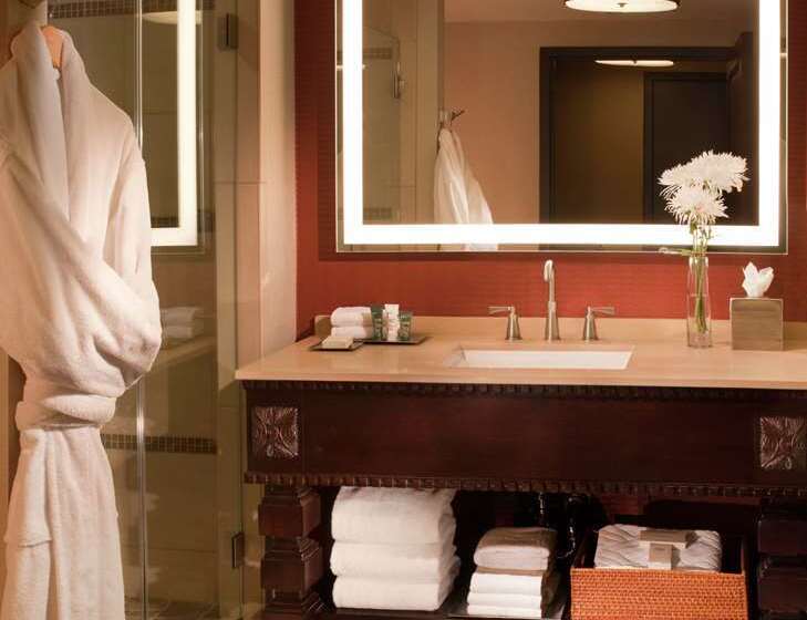 Номер Deluxe Вид на Бассейн, Hilton Santa Fe Historic Plaza