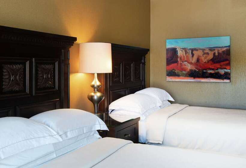 Номер Premium Вид на Бассейн, Hilton Santa Fe Historic Plaza