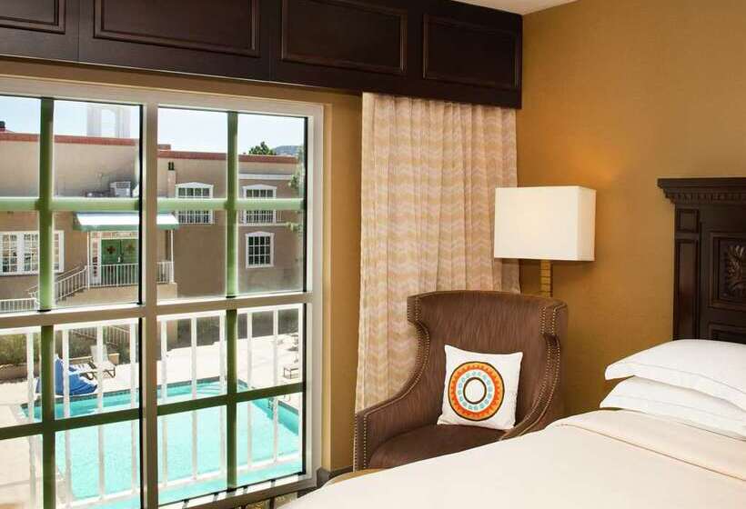 Номер Deluxe Вид на Бассейн, Hilton Santa Fe Historic Plaza