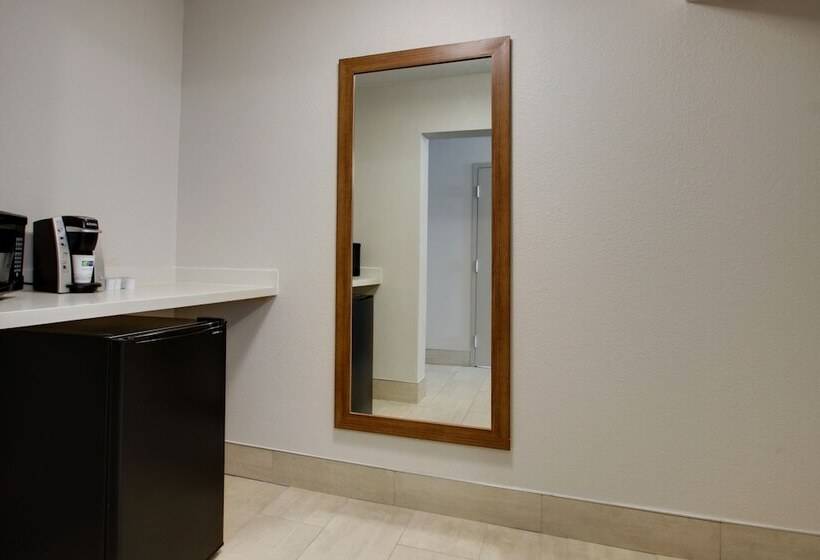 장애인을 위한 스위트, Holiday Inn Express & Suites Wapakoneta, An Ihg