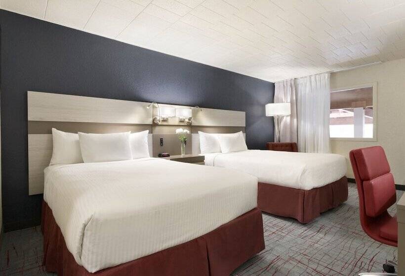 수피리어 룸 풀장 전망, Ramada By Wyndham Beaver Falls